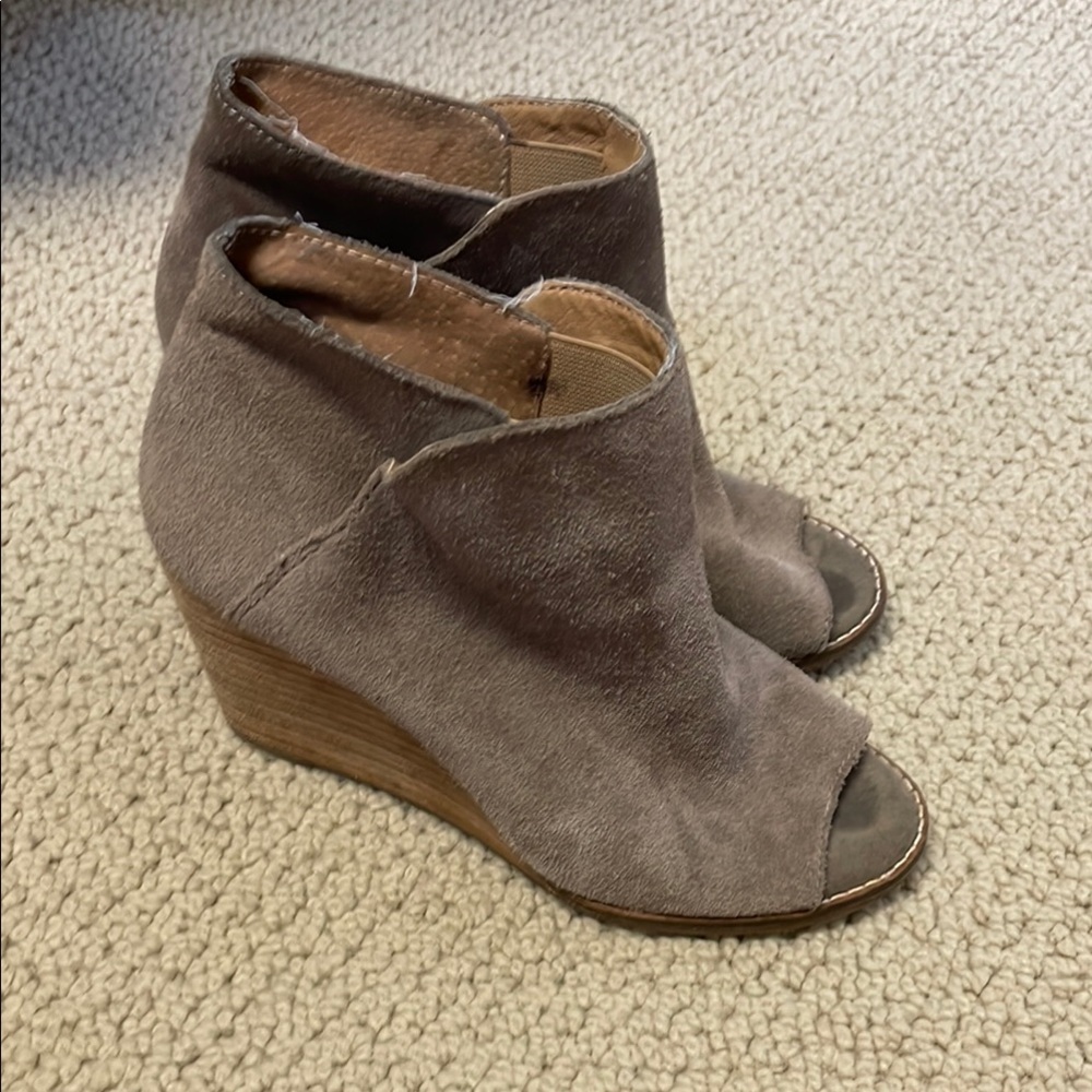 Lucky Brand Brown Wedge Peep-Toe Shoes